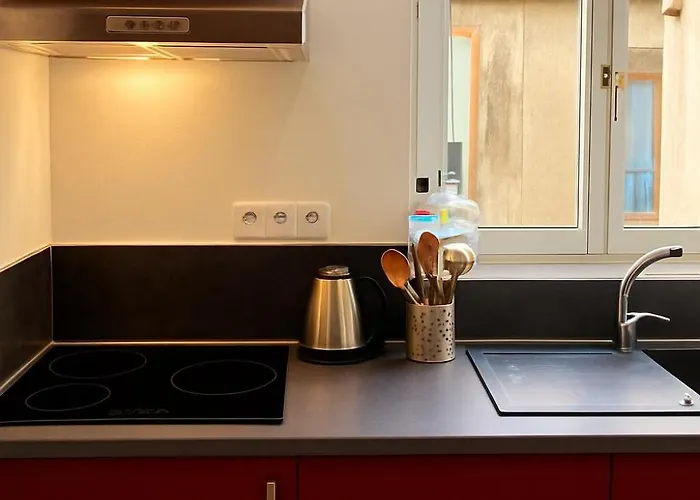 Cozy Equipped And Parking - Center Apartment *