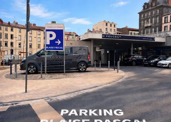 Cozy Equipped And Parking - Center Apartment *